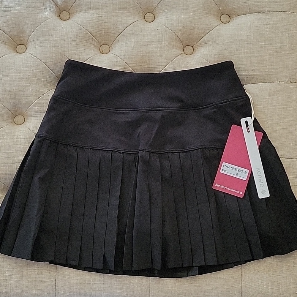 Kensie black Pleated Skort tennis skort sz SMALL, NEW Pickleball skort